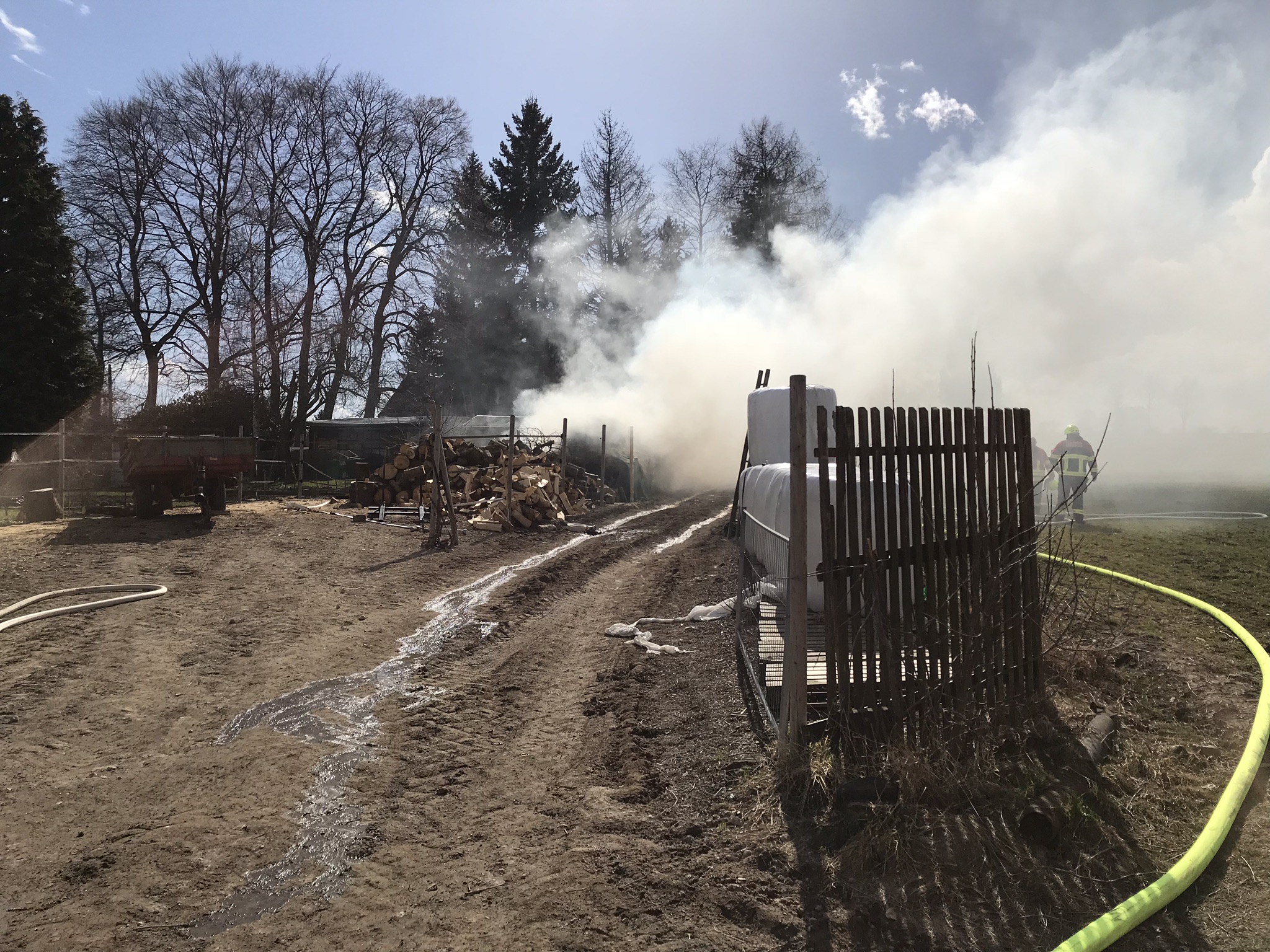 Brand Mittel Gartenanlage Feuerwehr Lengenfeld